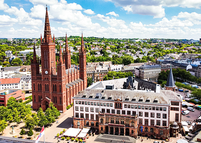 Drohnenaufnahme von der Wiesbadener Innenstadt